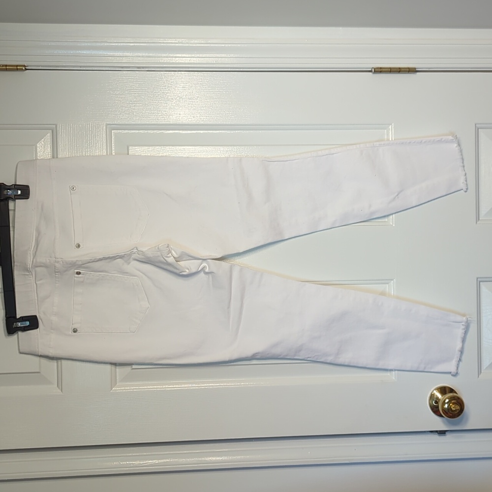 HUE Women's Crisp White Skinny Jeans NWT - Picture 4 of 4